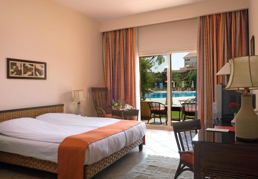 Swiss Inn Plaza Hotel 6th of October City Bagian luar foto