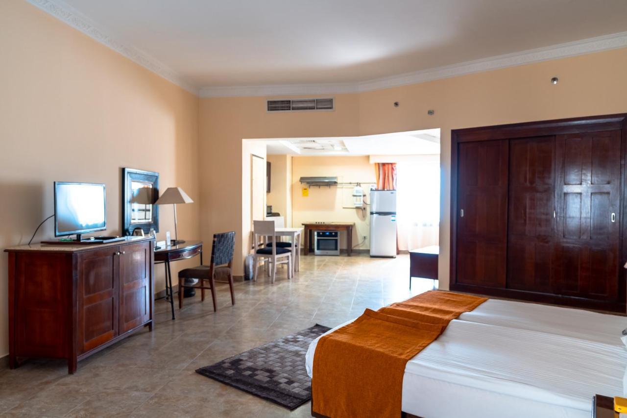 Swiss Inn Plaza Hotel 6th of October City Bagian luar foto