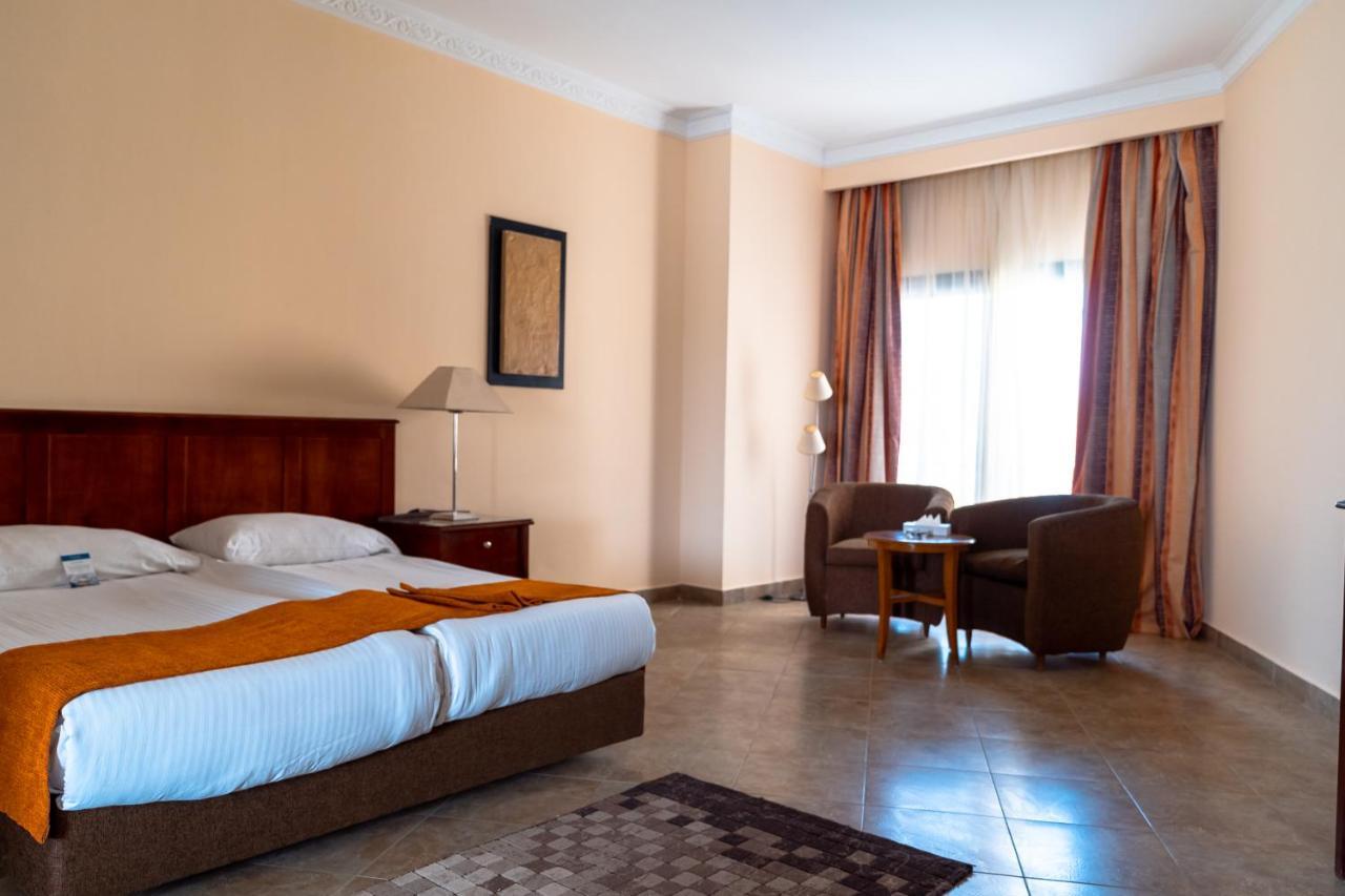 Swiss Inn Plaza Hotel 6th of October City Bagian luar foto