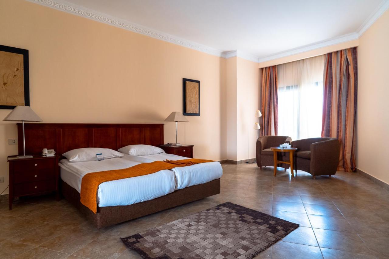 Swiss Inn Plaza Hotel 6th of October City Bagian luar foto