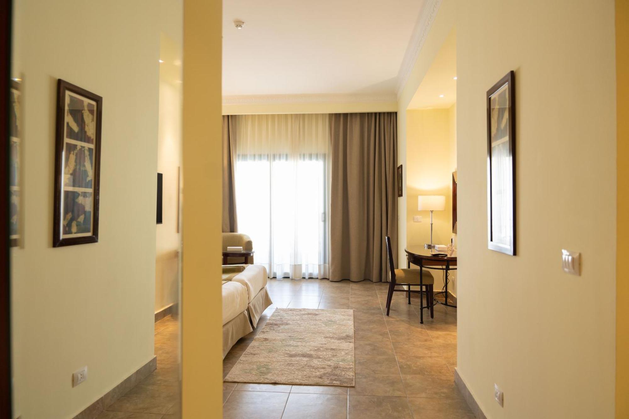Swiss Inn Plaza Hotel 6th of October City Bagian luar foto