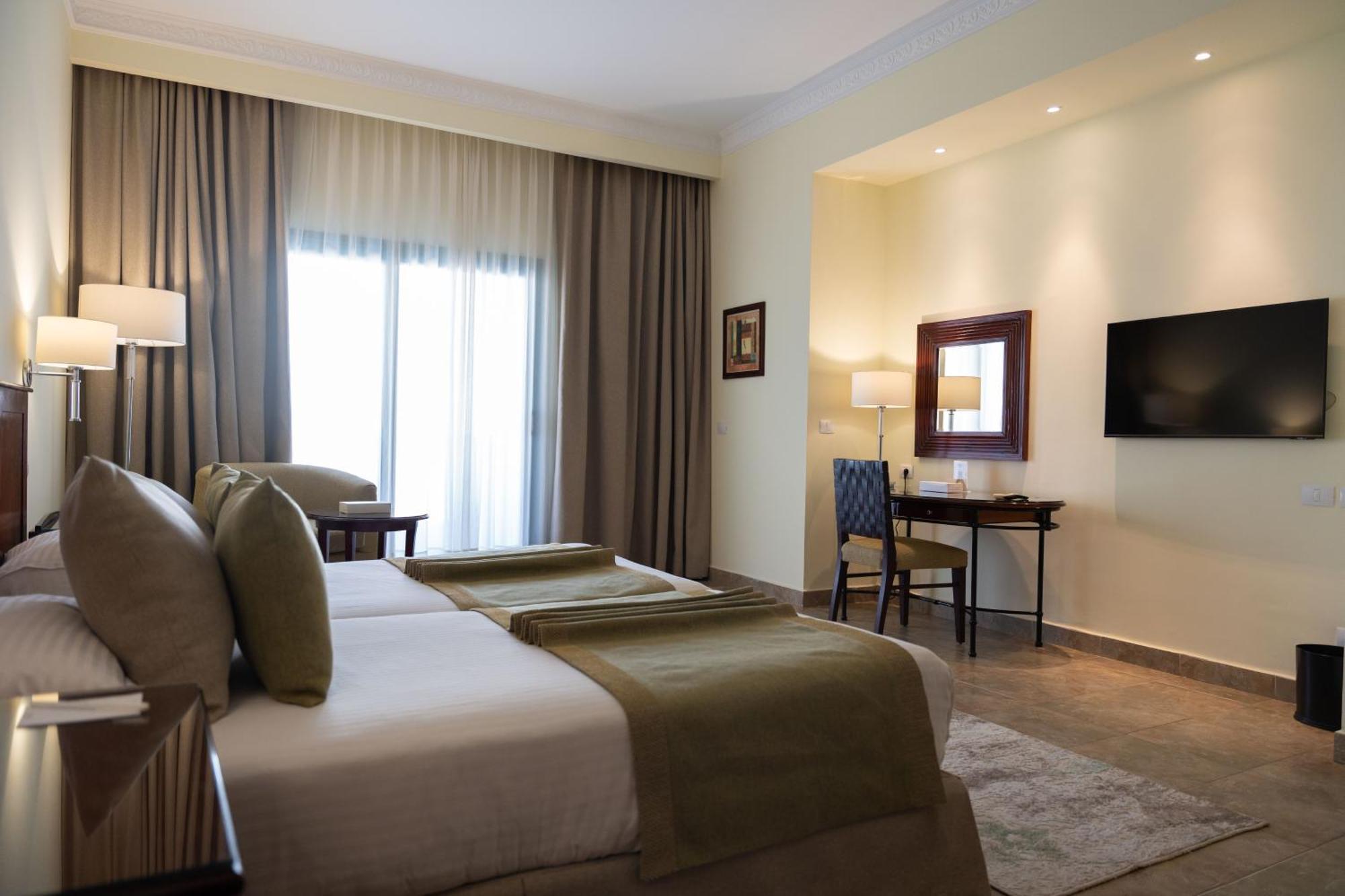Swiss Inn Plaza Hotel 6th of October City Bagian luar foto